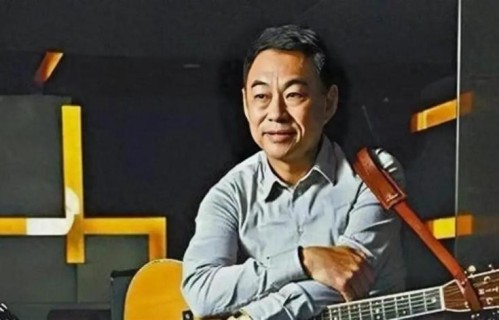 香港资深演员将满70岁，婚内偷食女下属，转行卖保险年入百万