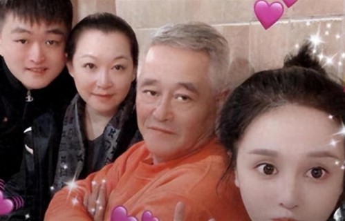 藏不住了！68岁赵本山现状曝光拒绝帮女儿直播，可能真不演小品了