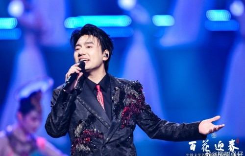 海来阿木的歌曲《阿果吉曲》是哪一年发行的？