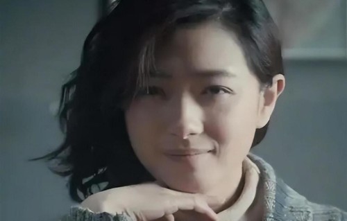 一脱未成名，多次拒绝潜规则，嫁普通丈夫9年后，43岁万茜又火了