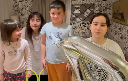 前妻带娃在挪威，他在欧洲搂着新欢：阿光的反转，戳痛了多少单亲家庭的心