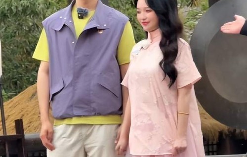 金莎孙丞潇录综艺被偶遇：最萌身高差配齁甜互动，网友酸了