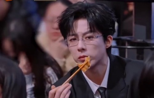 刘宇宁hi6营业花絮曝光，表情包素材丰富