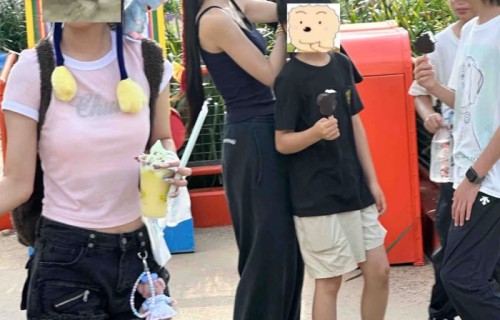 Angelababy携子小海绵现身香港迪士尼|吃饭
