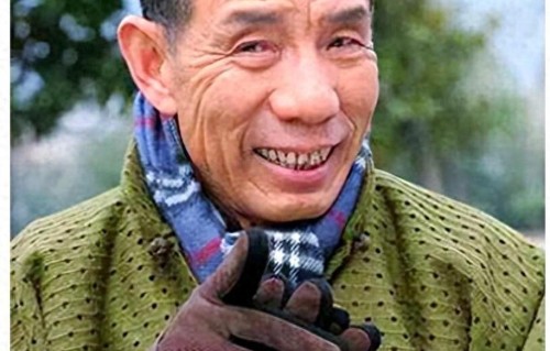 魏宗万家庭情况：妻子是教师，大女儿非亲生，小女儿没有做演员