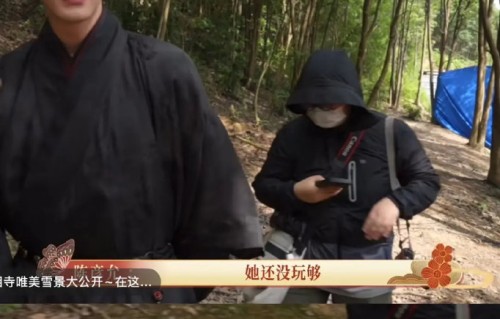 除了读评论视频，任敏和此沙还有哪些私下互动体现了他们的默契？