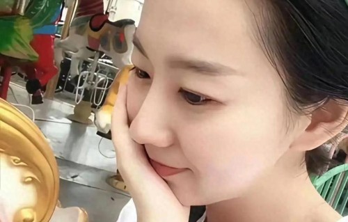 张姩菡妈妈李丽婧更新辟谣假消息，孩子爸很强大，他承受了太多