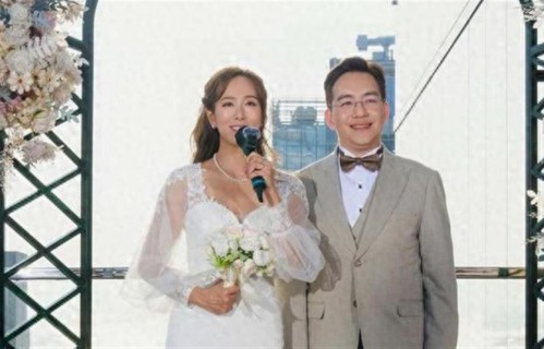 恭喜！TVB知名女星突然宣布结婚，和老公两小时内当众接吻20次