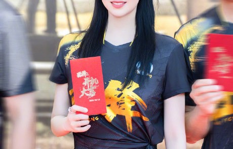 阚清子开机送粉丝黄金手串，宠粉天花板