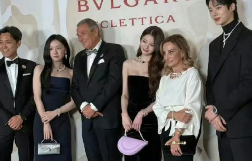 疑似张元英抢金智媛 C 位,网友辣评老操作了,出道位也是这样抢来的