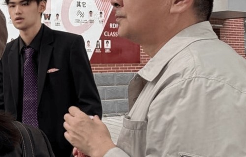19岁陈建斌儿子近况曝光！身高已长到185，如今成家里顶梁柱|蒋勤勤|虎虎|明星|学校|星二代