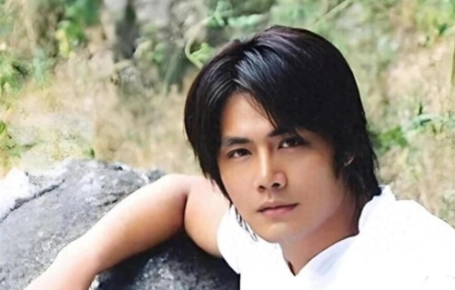 58岁邵兵近况曝光！娶美女演员张培生下龙凤胎，如今婚姻生活幸福