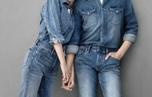 张若昀和唐艺昕的恋爱过程是什么样的？他们有哪些甜蜜细节？