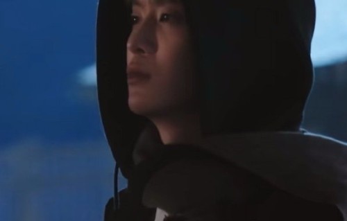 范丞丞在综艺节目中呈现出的“松弛感”体现在哪些方面？