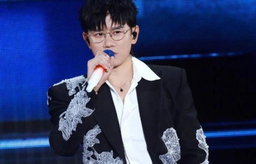 不止是天籁现场：周深演唱会如何用真诚与实力铸就现象级口碑_音乐