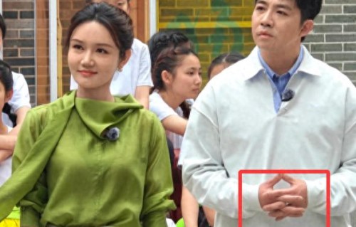 俞灏明现身广州永庆坊，生图疤痕明显脸肿涨，手上戒指甜翻网友 