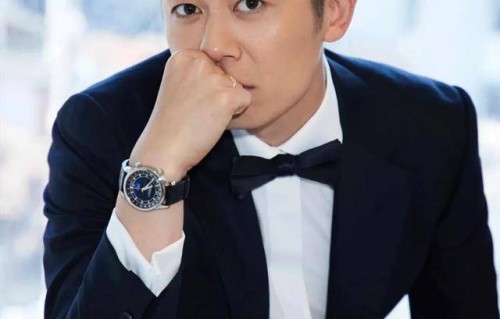 朱亚文现身上海街头被偶遇，网友：声音很好听，私服帅爆了！