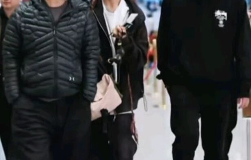 网友提醒刘芸注意儿子内八问题，郑钧在线回应，感谢云爹妈操碎了心