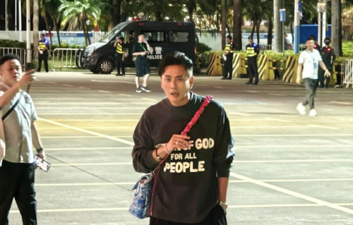 黄宗泽内地被偶遇，穿长裙被指再酿时装车祸，网民嘲穿搭逐渐姨化