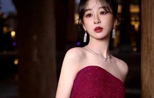 杨紫被曝陪睡CEO看清陈玥含身份和爆料细节，才知杨紫为何被黑