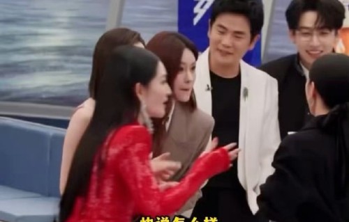 唐艺昕和陶昕然在《乘风2026》节目中具体有哪些互动名场面？