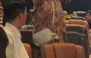 周星驰母亲凌宝儿为何罕见公开露面？