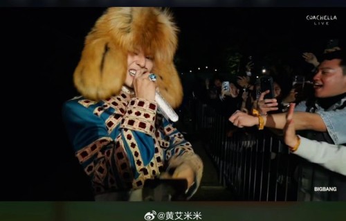 权志龙和BIGBANG成员在科切拉舞台上有哪些感人的互动瞬间？|科切拉音乐节|Still Life|音乐节|雏菊|沙漠