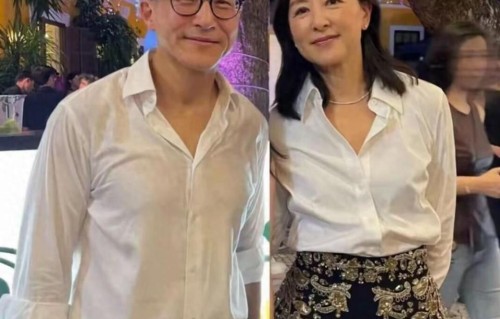 离婚3天同希拉里看球！60岁吴明华，撕掉蔡太太标签