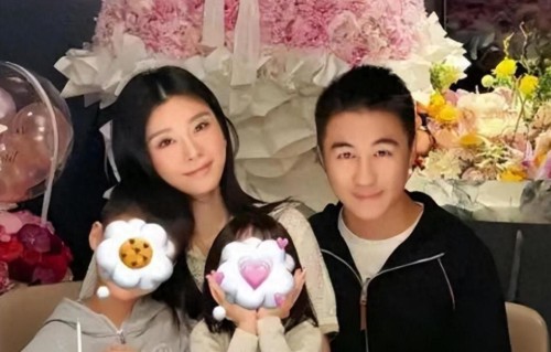 奚梦瑶夫妇婚礼，二房全员缺席引争议，曝更多细节，错怪何超琼了