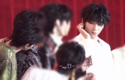 粉丝和公众如何看待王橹杰创作的‘咴’及其承载的情感表达？|偶像|歌曲|成长|少年|歌词