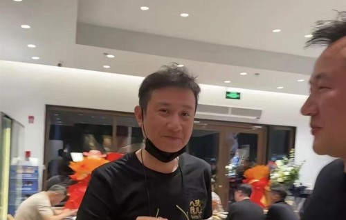 文章上海开陕西菜馆！亲自端盘子接地气，女儿文君竹成首位顾客