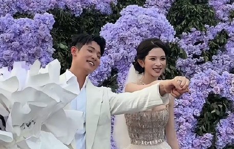 梅尼耶和女友的婚礼将在哪里举办？