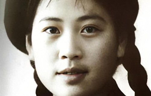 21 岁忤逆家人下嫁穷小子，拼死替夫还债 20 年，结局等来一纸离婚书