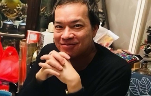 香港知名男星成心灵治疗师，到泰国剃度出家，两度确诊癌症割舌保命