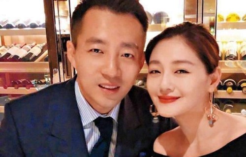 大S瞒着汪小菲单方面提出离婚，曾卖出两套豪宅，帮对方渡过难关