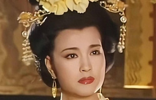 精明一辈子的刘晓庆，却在小38岁的男人身上栽了跟头，还不止一次