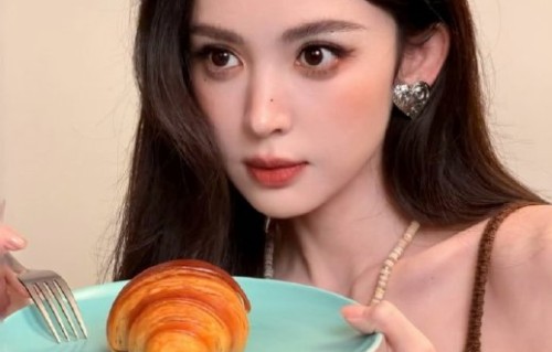 娜扎如何看待户口本上的名字录入失误？