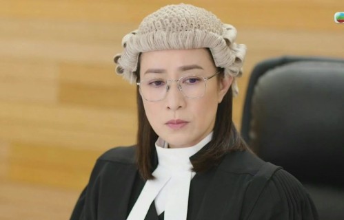 TVB视后片场教新人演哭戏，后辈法庭戏爆发获赞，角色出圈