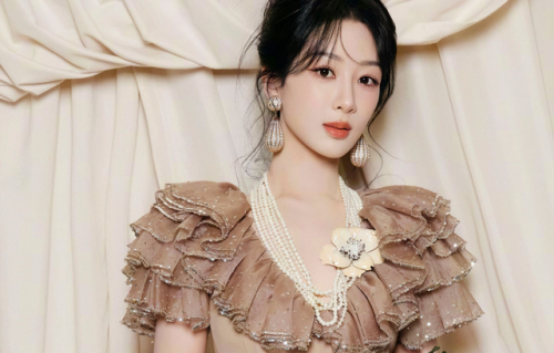 从手误点赞到解散重组，杨紫后援会大翻车