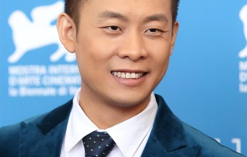 张译娶离异带娃大6岁女主持，婚姻19年，愿为她丁克终身