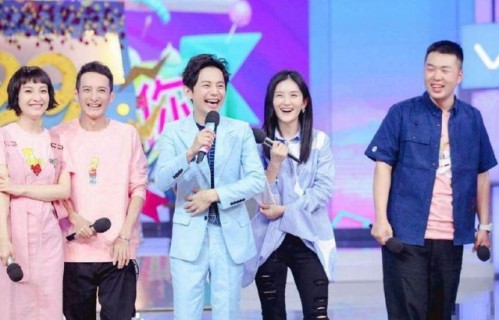 快乐家族为何炅庆生，谢娜晒视频，海涛发合影，吴昕文案不走心？