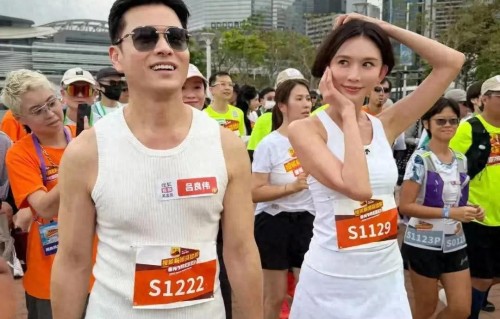 70岁吕良伟跑马拉松，被赞年轻似40岁：周润发见到我都愣了，问我是不是吃了防腐剂！与林志玲同框画面太养眼 