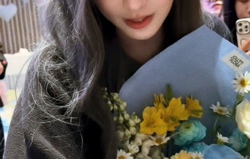 范玮琪晒自拍报备背词进度，感叹歌词多到让人头秃|乘风2026|节目