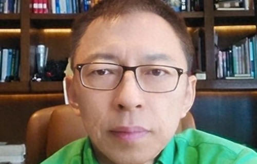 流星解体为何产生音爆？张凌赫粉丝线下活动挤爆玻璃门？《张朝阳的英语课》分享国际新鲜事 