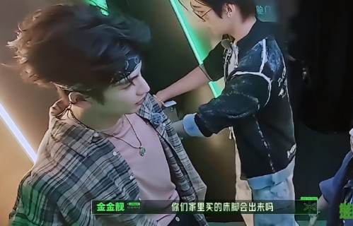 章若楠张凌赫避嫌真相：坦荡好友互动圈粉