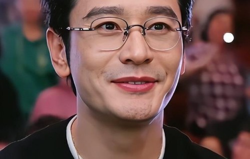 向太这回恐要翻车！曝49岁黄晓明曾当众给她下跪，同桌十几人目睹