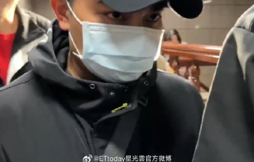 歌手邱军的《运转人生》这首歌具体是为纪念哪位朋友创作的？