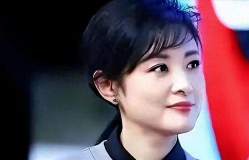 她抛弃前夫，转头嫁给了百亿富豪，从央视辞职后转型当演员！