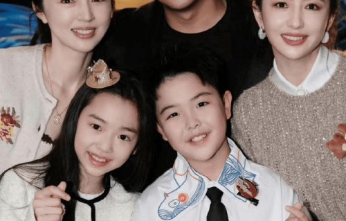 董璇带小酒窝给朵朵庆生，陈思诚佟丽娅大方合照