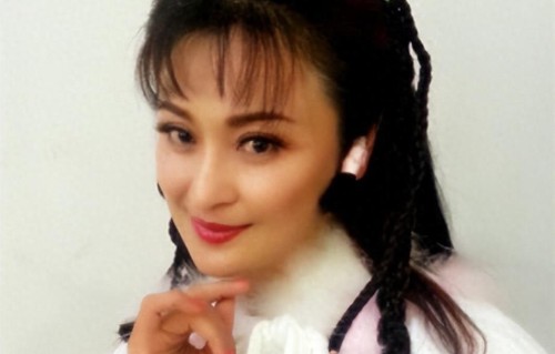 离开万梓良后，她嫁带娃富商，如今是顶级富家太太，定居北京豪宅